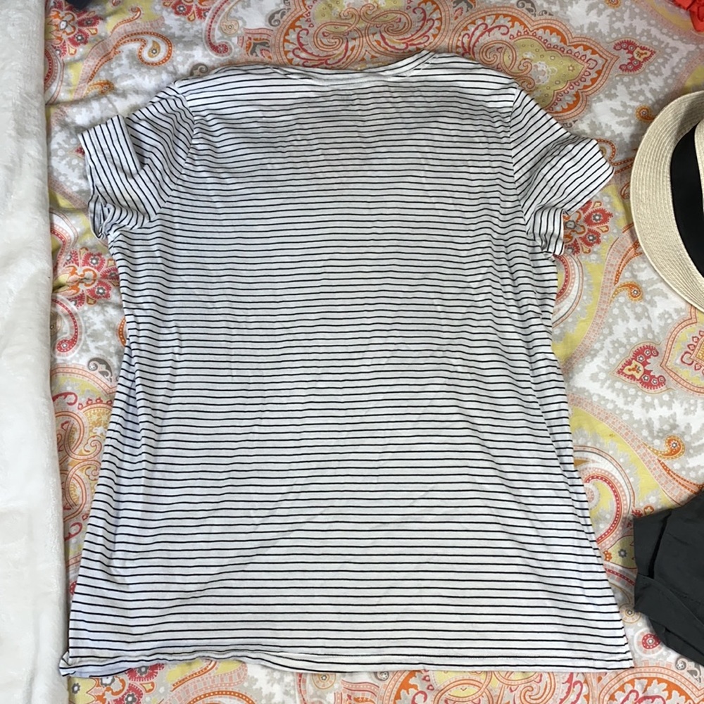 GAP • Tee - Picture 3 of 4
